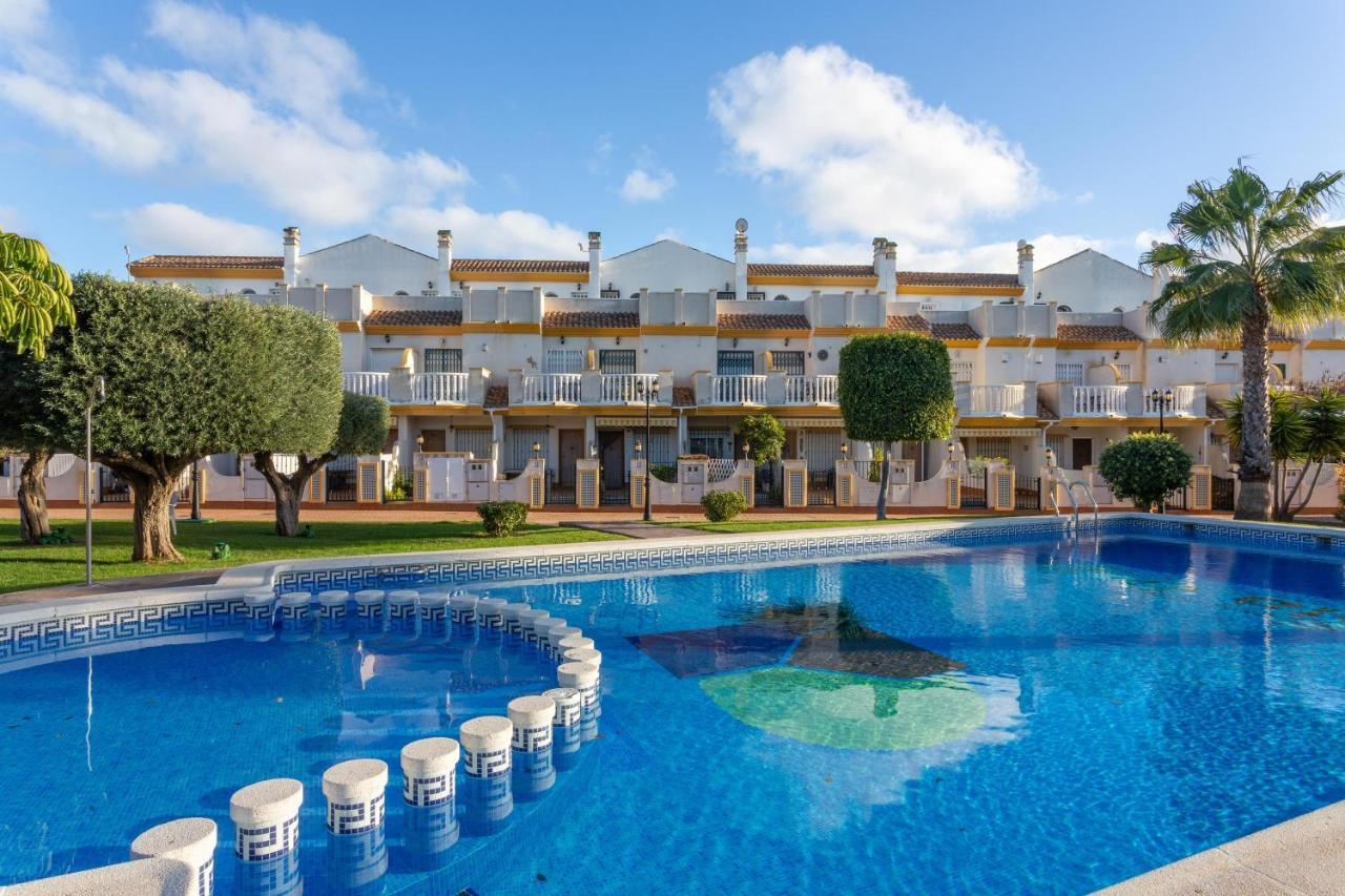 Pool-Side Townhouse In Cabo Roig Villa Orihuela Buitenkant foto