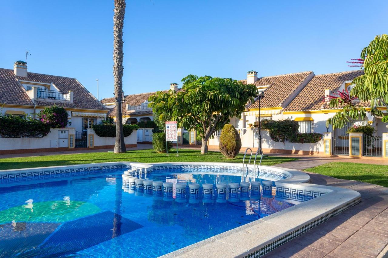 Pool-Side Townhouse In Cabo Roig Villa Orihuela Buitenkant foto